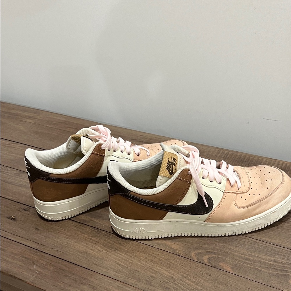 Nike Air Force 1 Low in Tan and Cream with Pink Accents - Picture 6 of 9